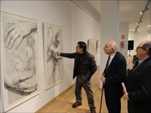 El poeta Francisco Brines junto al pintor Joan Castejón y Pedro Lloret, concejal de Cultura