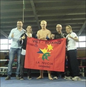 Brad Burrage ha defendio los colores del Club Kick Boxing La Nucía por toda España