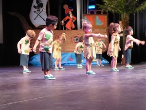 Uno de los bailes del Festival de l'Escola Infantil El Bressol