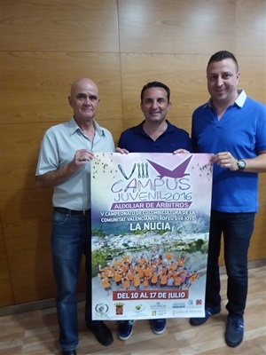 Carmelo Andreu, pte. CLub Onosca Colombicultura La Nucía junto al alcalde Bernabé Cano y concejal de Deportes Sergio Villalba