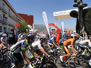 Salida de la segunda etapa de la Vuelta 2011 desde La Nucía