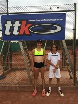 Los tenistas nucieros Luka Van Geel y Lucía Llinares en Castellón
