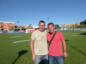Curro Torres, ex jugador del Valencia C.F. y Selección Española, junto a Sergio Villalba, concejal de Deportes