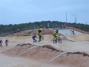 Los riders demostraron sus habilidades y trucos en el espectacular Circuito de BMX de La Nucía