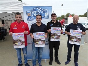Cristián García (Mitsubishi) actual campeón de España, Pedro Burgo (Porsche), Adrián Díaz (Suzuki)junto a Bernabé Cano, alcalde de La Nucía