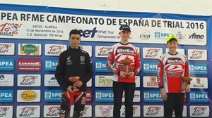 El piloto nuciero Baptiste Llorens "Batigas" en el tercer puesto del podium nacional en Antas (Almería)