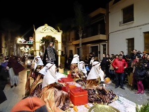 7 carrozas desfilarán por las calles de La Nucía acompañando a los Reyes Magos de Oriente