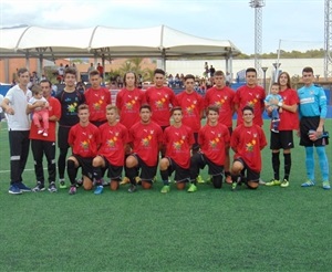 Equipo completo del Juvenil "A" del CF La Nucía en un partido de esta temporada