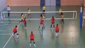 Las infantiles del Club Voleibol La Nucía consiguieron una importante victoria en su partido en Villena