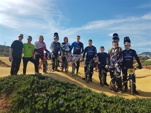 Los riders suizos y daneses en el Circuito de Bicis La Nucia
