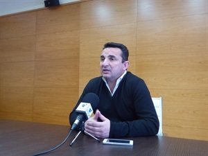 Bernabé Cano, Alcalde de La Nucía, explicando en rueda de prensa las subvenciones de la Tasa de Basura 2016