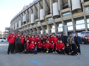 Los dos Infantiles del CF La Nucía antes de visitar el Estadio Santiago Bernabéu