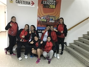 El equipo cadete del C.V. La Nucía tras su triunfo en Quart de Poblet