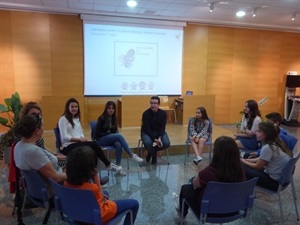 Pepe Cano, concejal de Redes Sociales, preparó una mesa de debate entre los asistentes