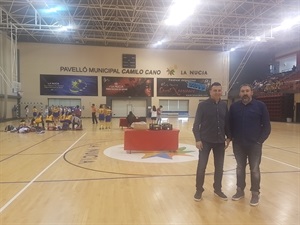 Sergio Villalba, concejal de Deportes, junto a Darío Cornejo, Club Baloncesto Benidorm