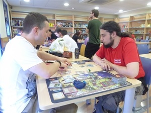 Dos jugadores disputando una partida de rol