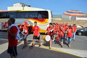 La aficion nuciera acudió en autobús hasta L'Alcúdia para animar al equipo