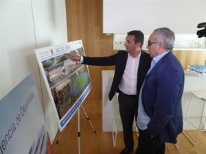Bernabé Cano, alcalde de La Nucía, explicó el proyecto de la nueva Pista de Atletismo a Alejandro Blanco, pte. COE