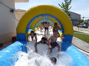 En el Día Olímpico hubo hinchables acuáticos para niños