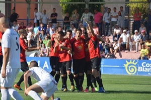 Celebración del gol de Antonio por parte del C.F. La Nucía