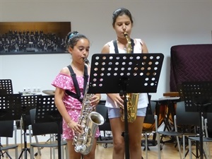 Dúo de saxofón a cargo de dos jóvenes intérpretes
