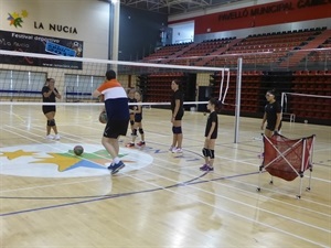 En el Campus se forman tanto las jugadores como los monitores del Club Voleibol La Nucía