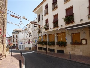 Con el disparo de la mascletà este mediodía en la plaça Major los festeros y vecinos de La Nucía han calentado motores