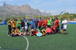 El concejal de Deportes, Sergio Villalba, junto a participantes y organización