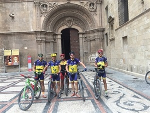 En la catedral de Murcia tras la primera parada para sellar la credencial del Camino de la Cruz