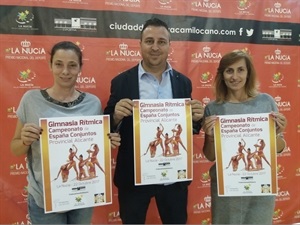 Sveti Mineva e Ivka Ivanova, entrenadoras del Club Gimnasia Rítmica La Nucía junto a Sergio Villalba, concejal de Deportes