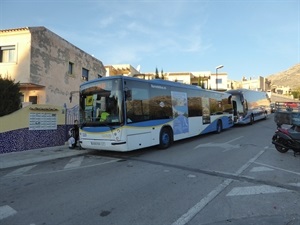 Ahora pueden estacionar dos autobuses sin ningún problema en el carrer Ponent