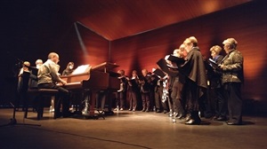 Coral de la Unió Musical de La Nucía sobre el escenario de l'Auditori