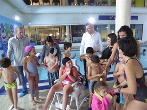 Niños de 4 a 18 años disfrutarán de estas clases de natación gratuitas en la Piscina Camilo Cano de La Nucía