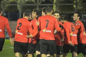 El C.F. La Nucía celebrando uno de sus goles ante el Eldense