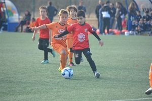 Los prebenjamines 2010 y 2011 del Club de Fútbol La Nucía tuvieron la suerte de participar en este evento navideño.