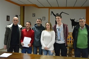 Los tres primeros clasificados en el Campeonato Intercomarcal junto a Carmelo Andreu, pte. Club Onosca La Nucía y la concejala Eva Naranjo
