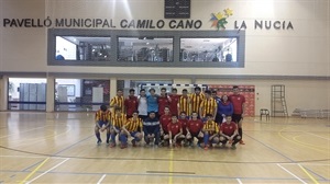 El equipo juvenil del Sporting La Nucía junto al F.S. Joventut Elx