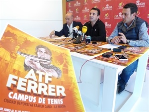 En la rueda de prensa han participado Javi Ferrer, Director de ATF y hermano de David Ferrer, Gonzalo Morell, coordinador de la Academia de Tenis Ferrer (ATF)  y Bernabé Cano, alcalde de La Nucía.