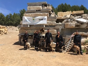 La Unidad Canino de Rescate de Castellón entrenó ayer en La Nucía