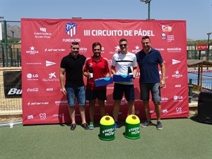 Los ganadores del torneo recibieron los premios de manos de la leyenda atlética Antonio López y Sergio Villalba, concejal de Deportes