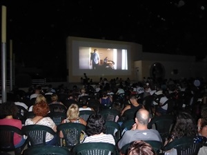 Un jueves más, el Ciclo de Cine Familiar reunió a familias para disfrutar del cine gratuito