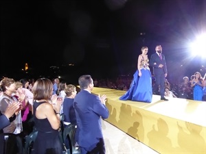 Subida al escenario de "la Presentació" de Jero Arranz, acompañada por el presidente dels Majorals 2018, Juanjo González