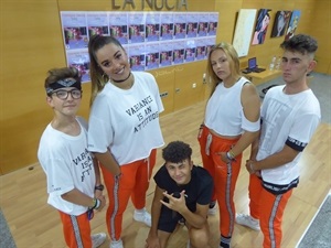 Manel Agredo y los cuatro miembros de “Variance Dance Studio”