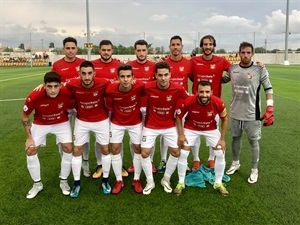 El equipo del CF La Nucía tras el partido contra el  CD Roda