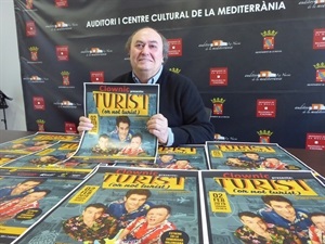 Pedro Lloret, concejal de Cultura de La Nucía en la presentación de la obra de teatro