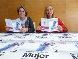 Las actividades de la Semana de la Mujer han sido presentadas por Kika Devesa, pta. de l’Associació de Dones”  de La Nucía y Gemma Márquez, concejala de Igualdad de La Nucía