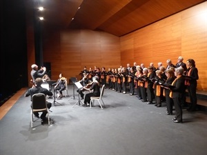 La Coral de la Unió Musical de Benidorm actuó acompañada de su orquesta de cámara