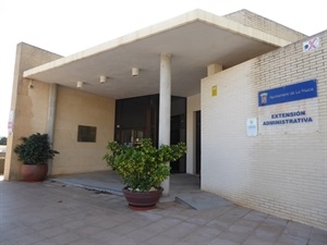 La Extensión Administrativa de la Calle Barbados es una de los edificios donde está está Oficina de Asistencia