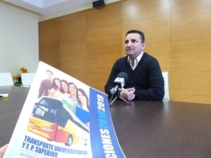 Bernabé Cano, alcalde de La Nucía durante la presentación de la Subvención del Transporte Universitario 2018-2019