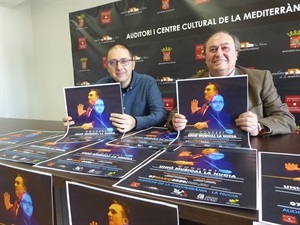 Ramón Lorente, director Unió Musical La Nucía, y Pedro Lloret, concejal de Cultura en la presentación del concierto